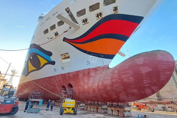 Recubren AIDAdiva con Aquaterras para protección del casco