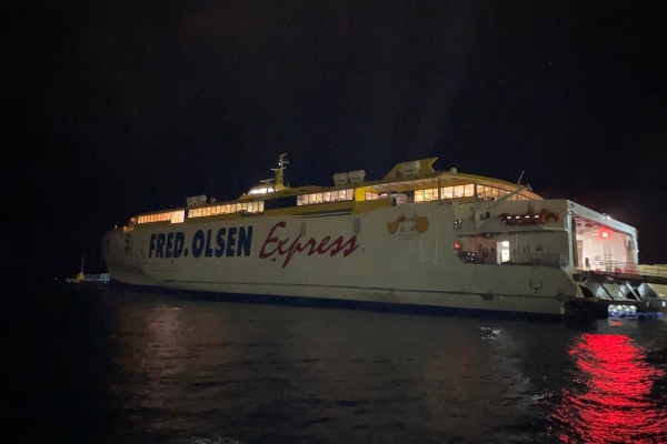 Fred. Olsen Express apagará sus luces para proteger la pardela cenicienta