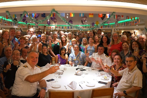 Villa Vie Odyssey celebra un año de navegación con 365 viajes gratuitos