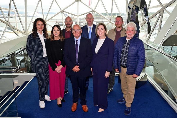 Cruise Belfast discute avances con ayuntamiento local a bordo del Mein Schiff 3