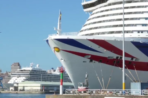 Seven Seas Grandeur hace primer arribo a La Coruña y participa de triple escala