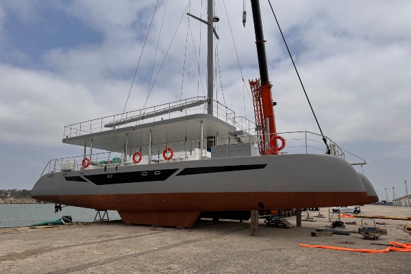 Marina Meridional bota catamarán y finaliza trabajos en crucero Expedition