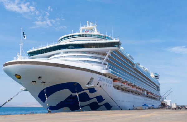Crown Princess abre temporada de cruceros en puerto peruano de Paracas