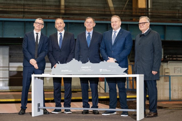 Parte construcción de nuevo barco de Royal Caribbean con nombre en suspenso