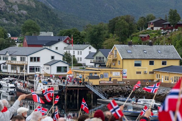 Informe de Hurtigruten cifra en cerca de USD 200 millones aporte a comunidades costeras noruegas