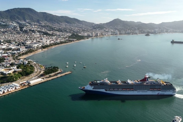 Carnival Legend regresa a Acapulco por cambios de ruta a raíz de mal tiempo