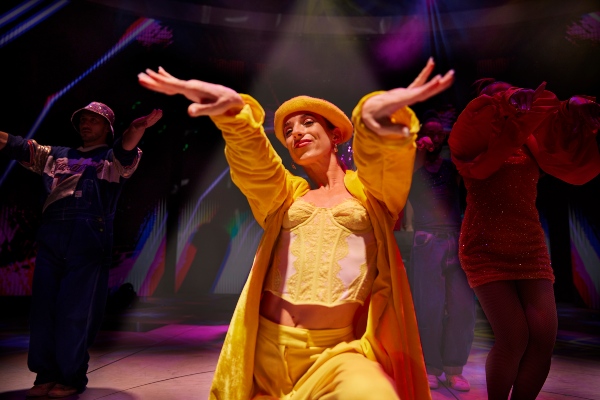 Presentan aspectos destacados de espectáculos teatrales a bordo del Celebrity Xcel
