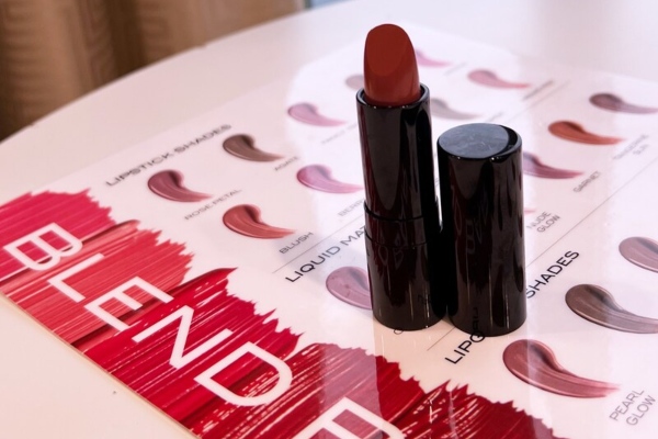 Holland America Line tendrá primer bar de mezcla de lápiz labial en alta mar