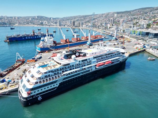 Fridtjof Nansen arriba a Puerto de Valparaíso con segunda escala de la temporada
