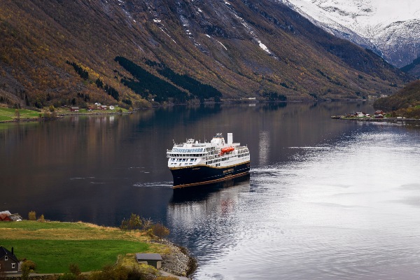 Havila Voyages navegará con neutralidad climática y desafiará ambiciones del gobierno noruego