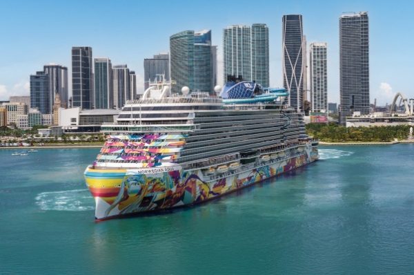 Norwegian Aqua llega a Miami para temporada de viajes por el Caribe
