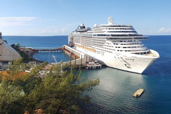 Jamaica impulsa infraestructura turística con ampliación de muelle en Ocho Ríos