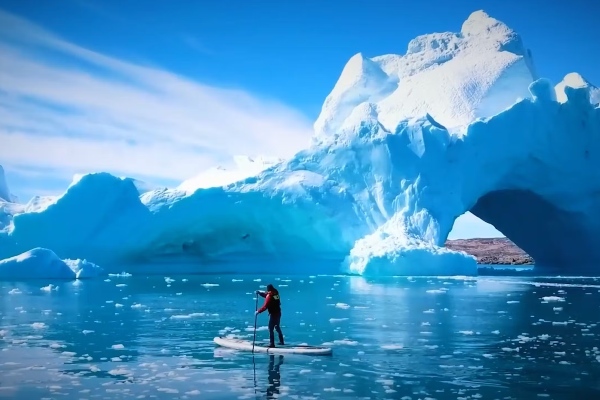 Virgin Voyages enumera las diferencias de tomar un crucero por Alaska en sus buques