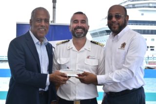 Carnival Sunrise realiza primera escala oficial en Ocho Ríos