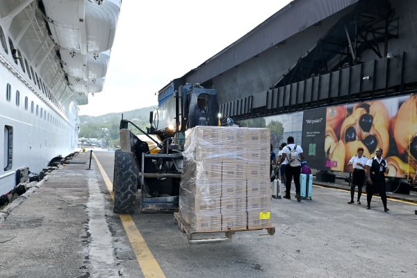 Carnival Horizon entrega suministros para labores de socorro en Jamaica