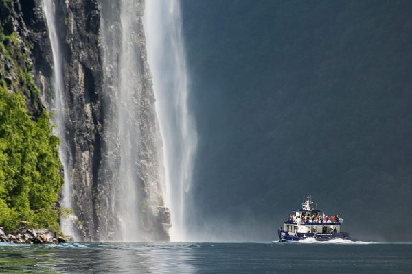 Legislación lleva a navieras turísticas a modernizar buques que recorren fiordos noruegos