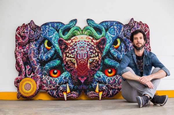 Harry Chávez presenta obra que decora el remodelado Delfin I