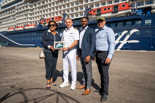 Visita del Mein Schiff 1 reabre operaciones de cruceros en Montego Bay