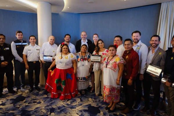 Buque de Celebrity Cruises hace visita inaugural a Cozumel
