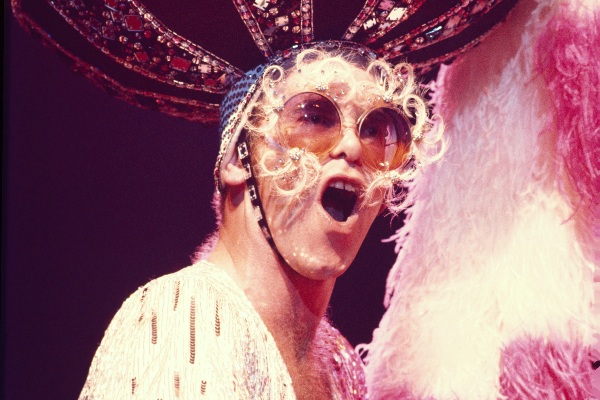 Norwegian Cruise Line tributa a Elton John y presenta nuevos espectáculos