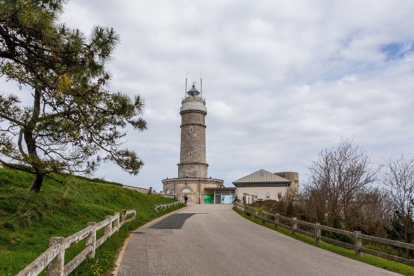 Puerto de Santander mejora accesos a Faro de Cabo Mayor y aumenta visitas guiadas