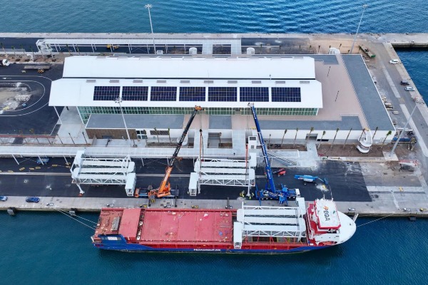 Las Palmas cuenta ahora con modernas pasarelas para atender cruceros