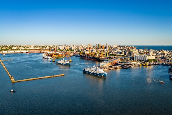 Bautizan al SH Minerva e inicia primeros viajes de expedición