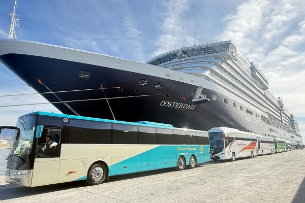 Puerto de Motril celebra primera visita del Oosterdam