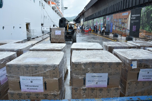 MSC Divina arriba Puerto de Ocho Ríos con ayuda humanitaria