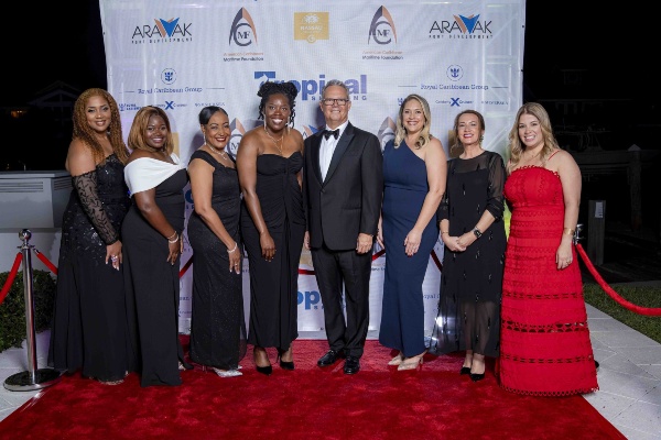 Nassau Cruise Port dona USD 50 mil para educación marítima y apoyar a alumnos afectados por huracán