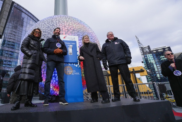 Carnival regresa a Times Square para iluminar icónica bola de Nochevieja