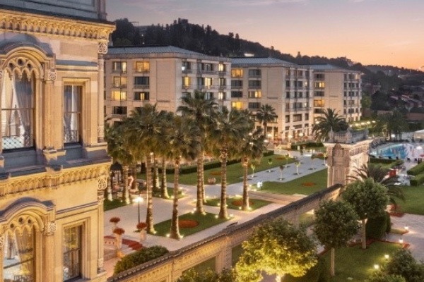 Regent Seven Seas Cruises y Global Hotel Alliance presentan Colección Concierge 2027-2028