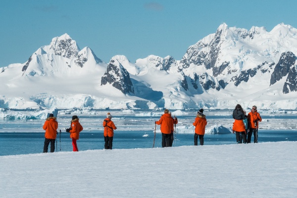 National Geographic-Lindblad Expeditions anuncia proyectos de programa Científicos Visitantes 2025/2026