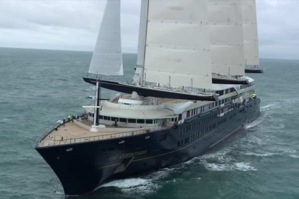 Orient Express Corinthian zarpa para sus primeras pruebas de mar