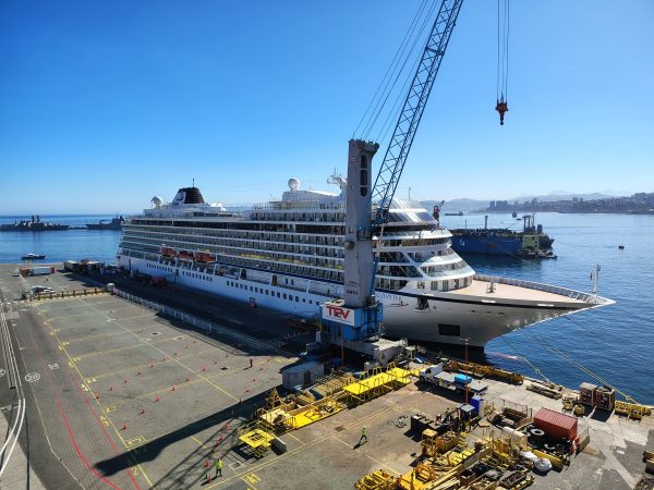 Viking Jupiter permanecerá 59 horas en Puerto de Valparaíso
