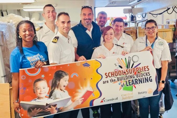 Carnival Jubilee lleva ayuda solidaria de Galveston a Honduras