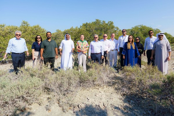 Celestyal celebra debut del Celestyal Discovery en el Golfo Arábigo con plantación de manglares