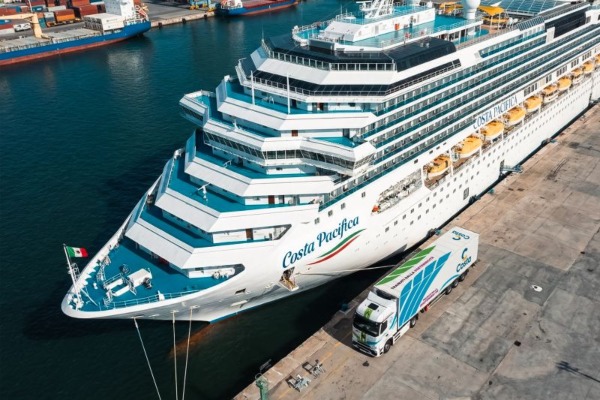 Cruceros en puertos de Génova y Savona prueban servicios de camiones eléctricos