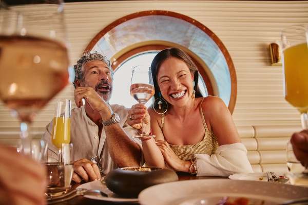 Virgin Voyages presenta amplio programa Status Match