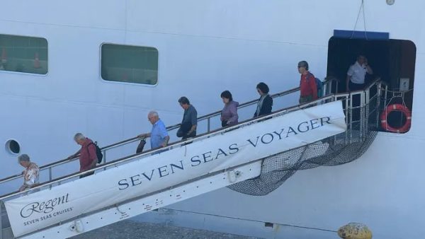 Reportan brote de gastroenteritis en pasajeros de un barco de Regent Seven Seas Cruises