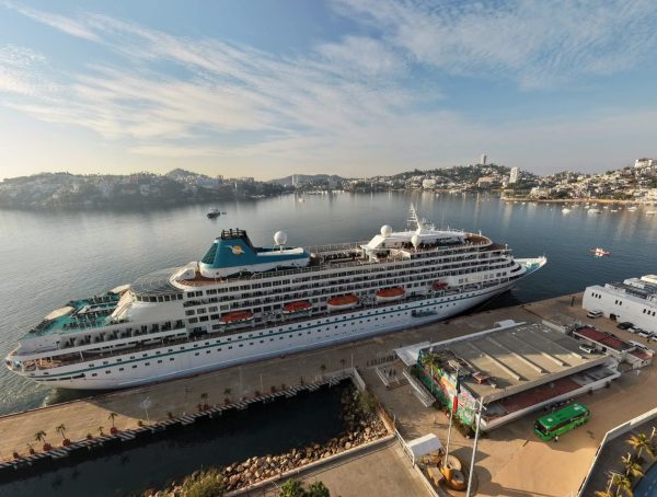 MS Amera hace escala con mas de 600 pasajeros en Puerto de Acapulco