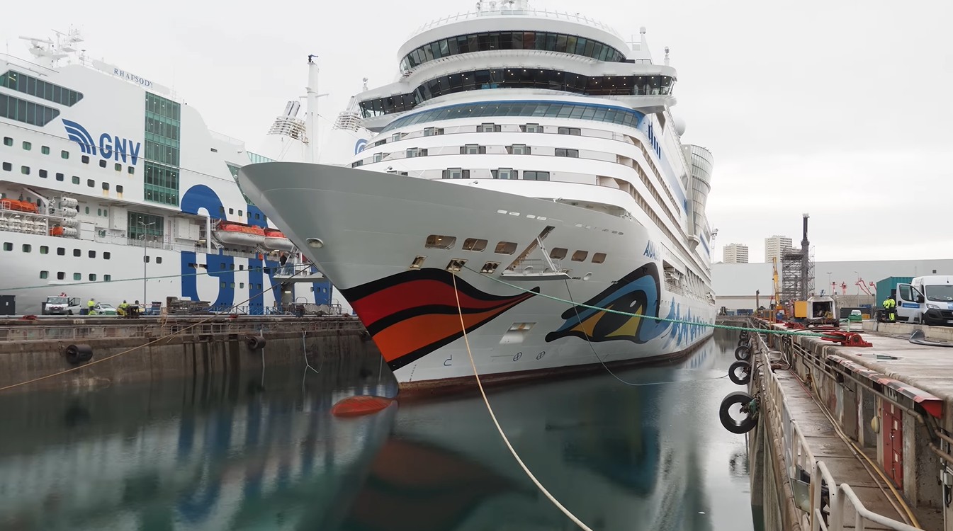 AIDAbella comienza su fase de modernización en astillero francés