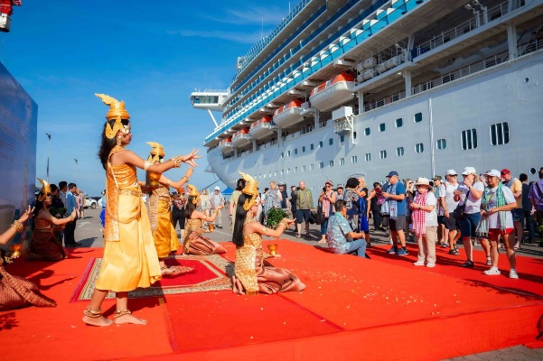Camboya recibe casi cinco mil personas en dos cruceros que abren 2026