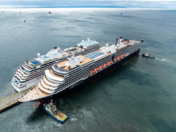 Punta Arenas recibe dos cruceros en su renovado Muelle Arturo Prat
