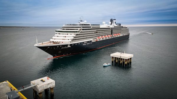 Oosterdam arriba a Puerto Madryn por segunda vez en la temporada