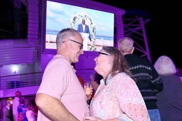 Carnival celebra amor en el mar con renovaciones de votos en San Valentín