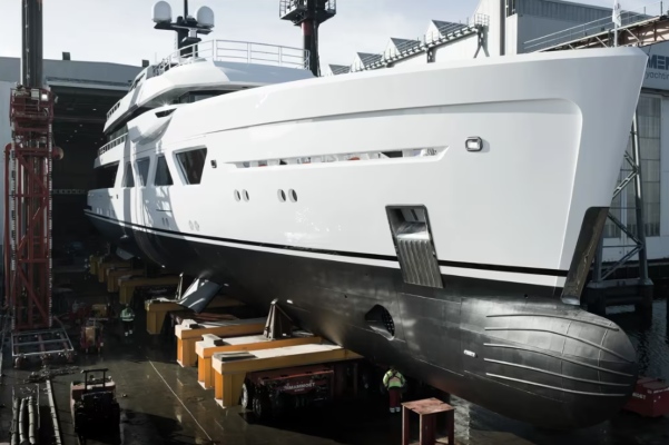 Último súperyate Amels 60 es vendido y lanzado en Países Bajos