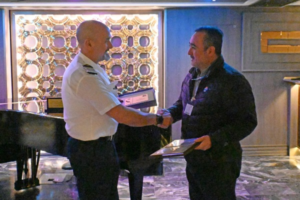 Oceania Vista arriba a Punta Arenas con 1.100 pasajeros