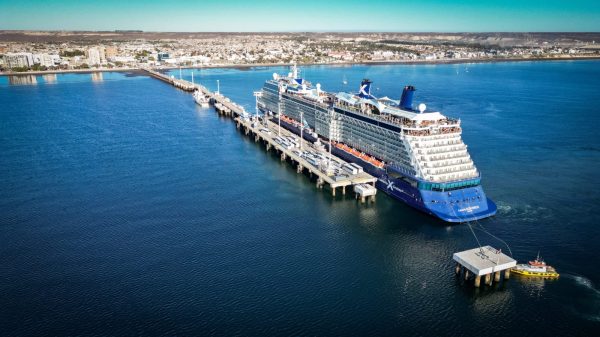 Crucero Celebrity Equinox concreta su sexta recalada de la temporada en Puerto Madryn