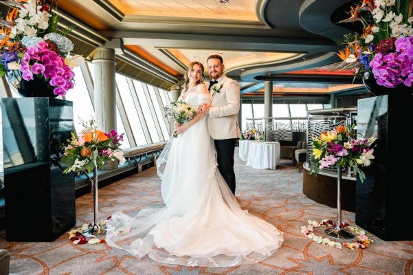 P&O Cruises presenta historia de pareja que se conoce, se compromete, se casa y ahora viajará en familia